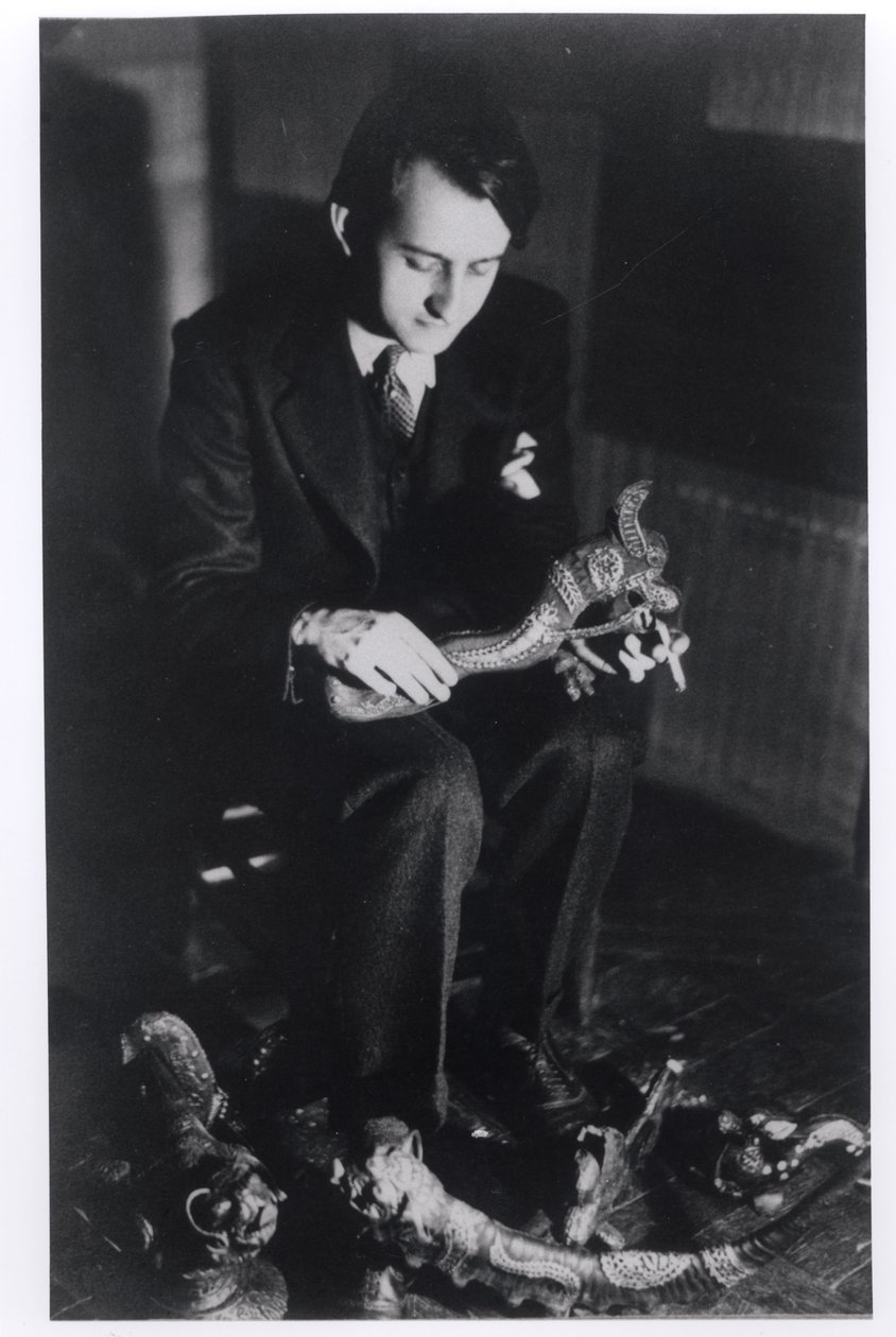 Andre Malraux (1901-76) a Rue du Bac-on, Párizsban, 1933 körül alkotó: French Photographer