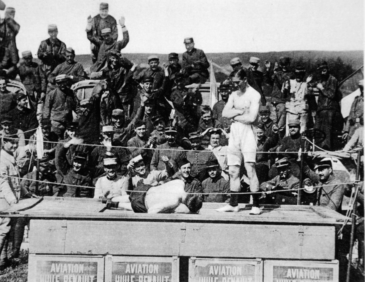 Carpentier kiüti az élt: a híres bokszoló ismét felveszi a kesztyűt, hogy egy hőst tiszteljen, a The Illustrated War Newsból alkotó: French Photographer