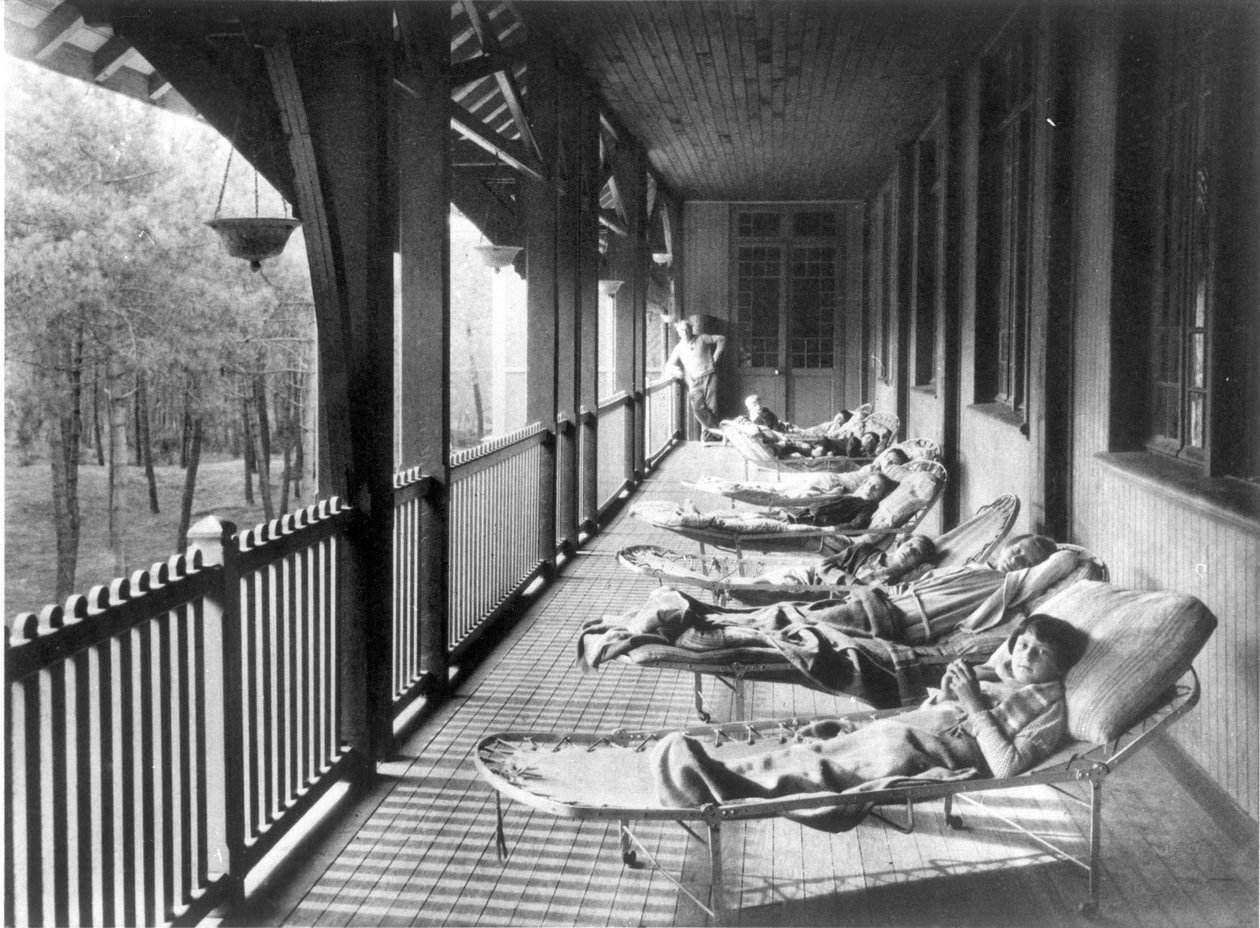 Gyermekek egy lábadozóotthonban Vogézekben, a LEnfance Cooperative prospektusából, 1930 körül alkotó: French Photographer