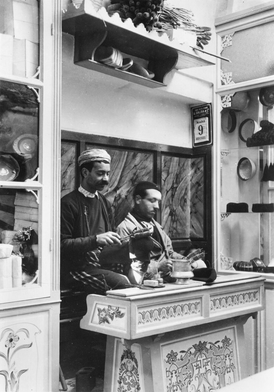 Fez gyártása, 1900 körül alkotó: French Photographer