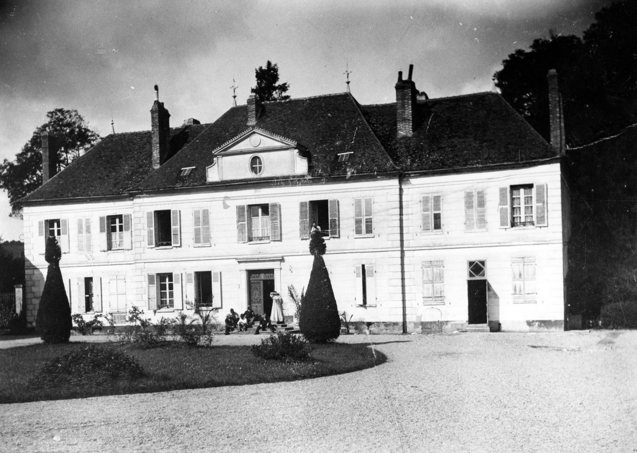 A Relais homlokzata, a Natansons otthon Villeneuve sur Yonne-ban alkotó: French Photographer