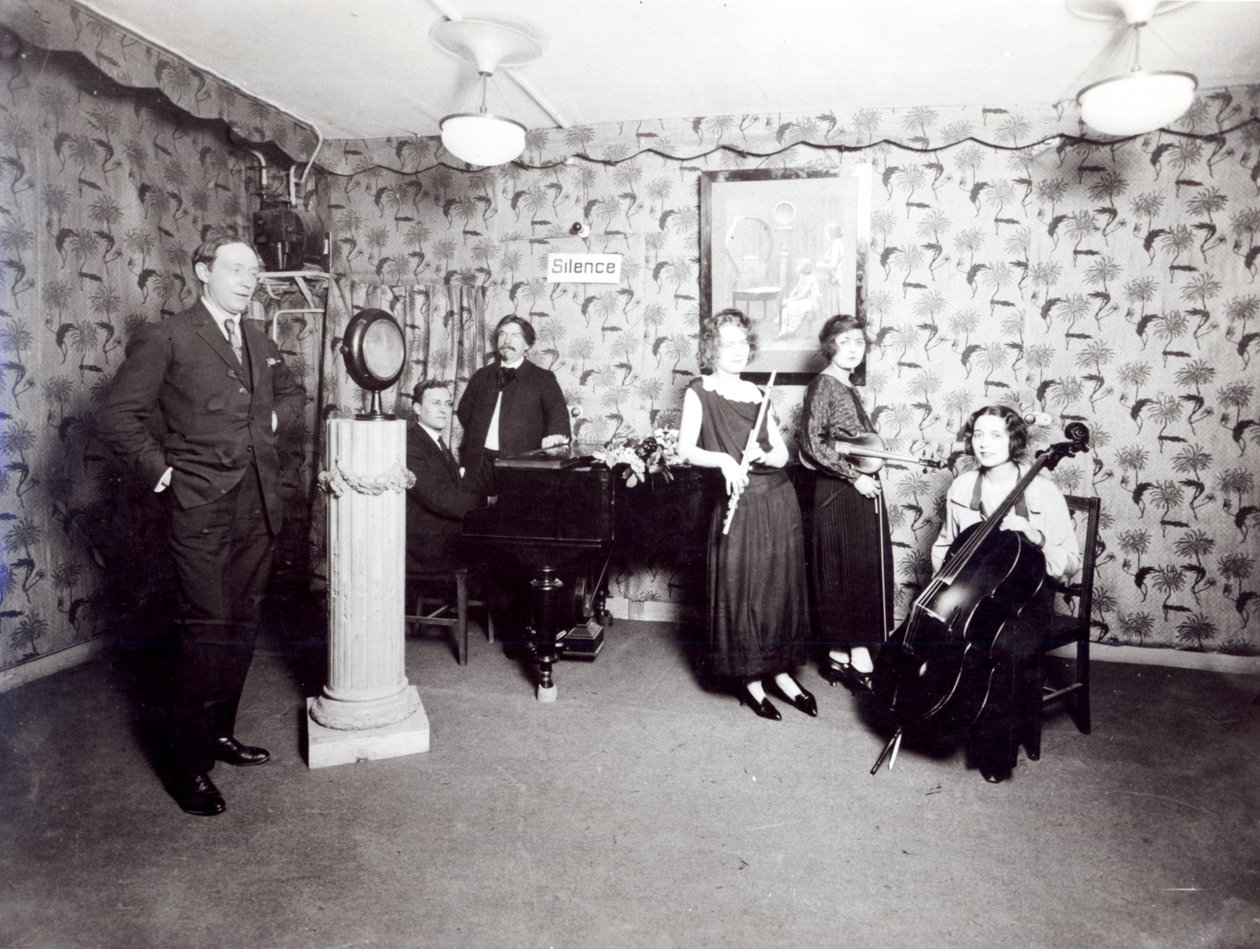 Francia Rádió Felvevő Stúdió, c. 1920-30 alkotó: French Photographer