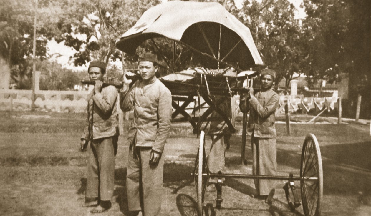 A Távol-Kelettől az európai csataterekig: a Vöröskereszt csapata, a The Illustrated War Newsból, 1916. június 21. (szépia fotó) alkotó: French Photographer