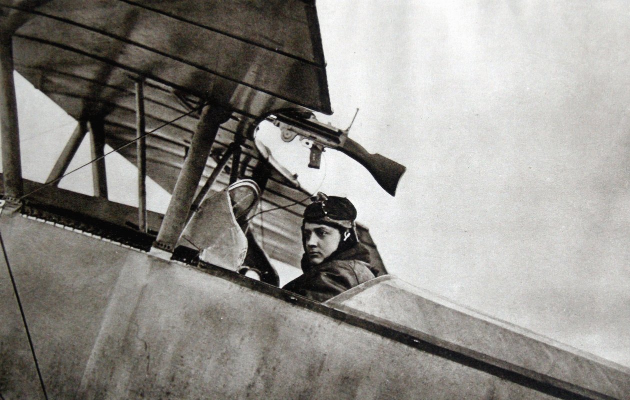 Guynemer a Nieuport 10-es vadászgépén, 1916 alkotó: French Photographer
