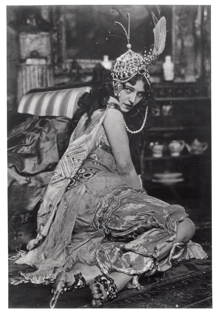 Ida Rubinstein (kb. 1885-1960) mint Zobeide a Scheherazade-ban, 1910 körül alkotó: French Photographer