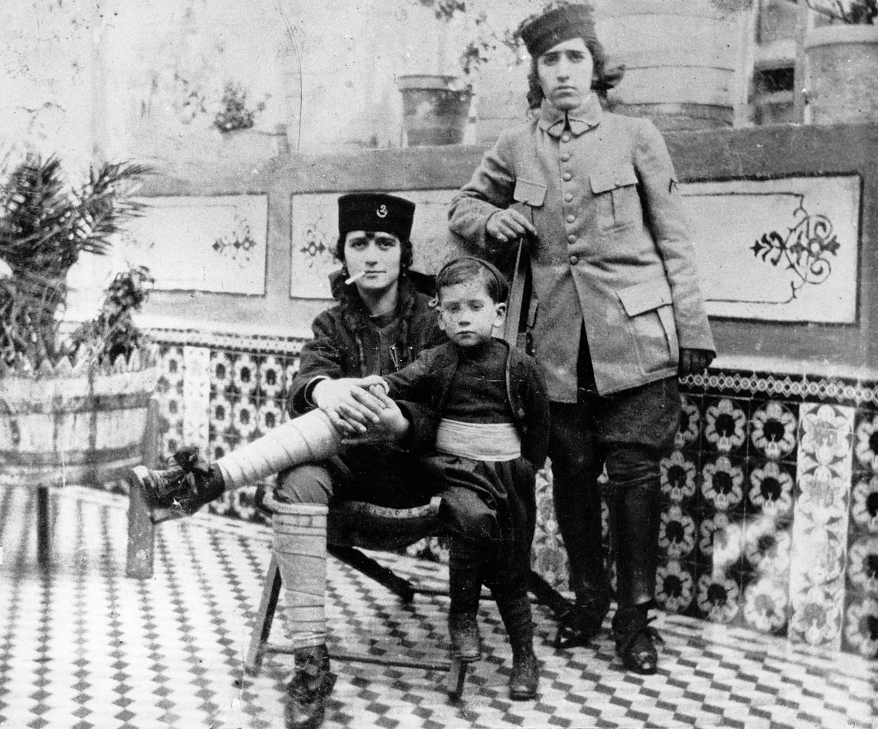 Zsidó család Algériában, 1917 alkotó: French Photographer