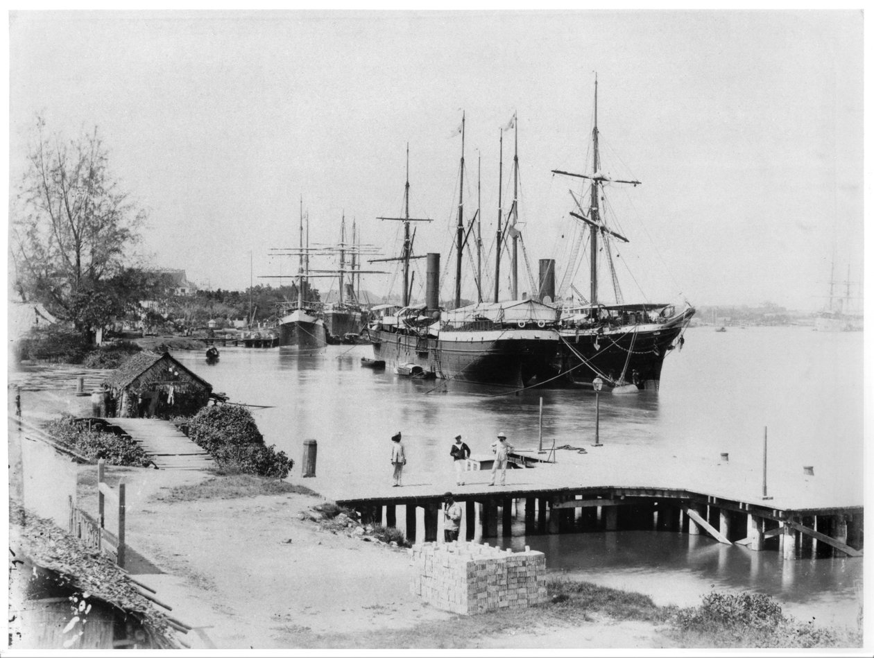 A Messageries Maritimes hajói Saigonban, 1900 körül alkotó: French Photographer