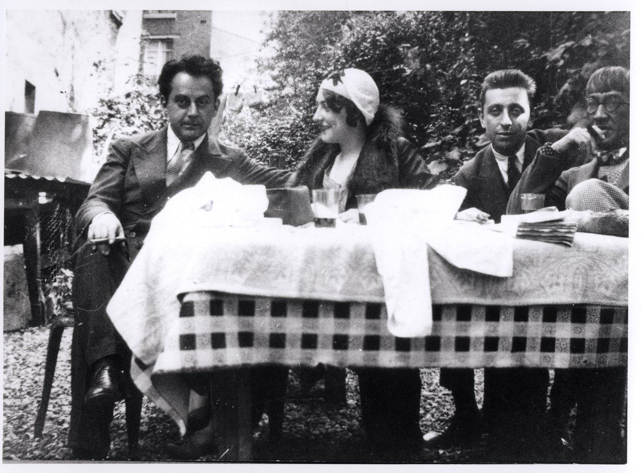 Man Ray (1890-1976) Madeline Ansbach, Robert Desnos (1900-45) és Leonard Foujita (1886-1968) 1930 körül alkotó: French Photographer