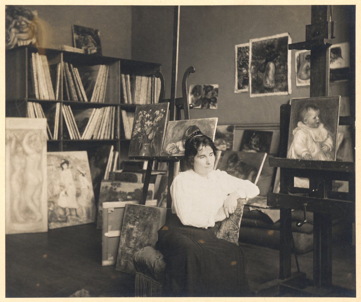 Gabrielle Renard (1878-1959) portréja alkotó: French Photographer