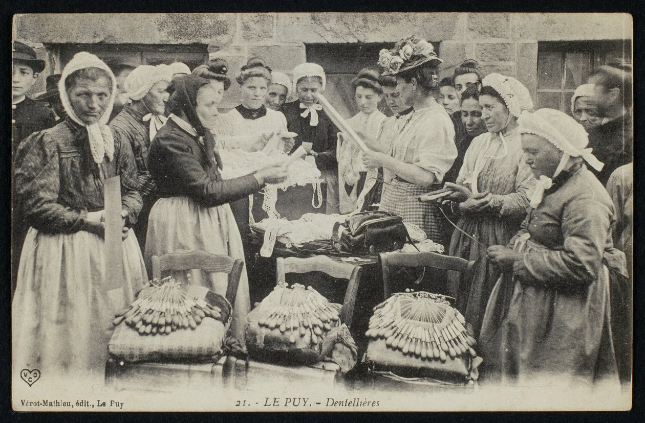 Le Puy csipkeverőit ábrázoló képeslap, 1900 körül alkotó: French Photographer