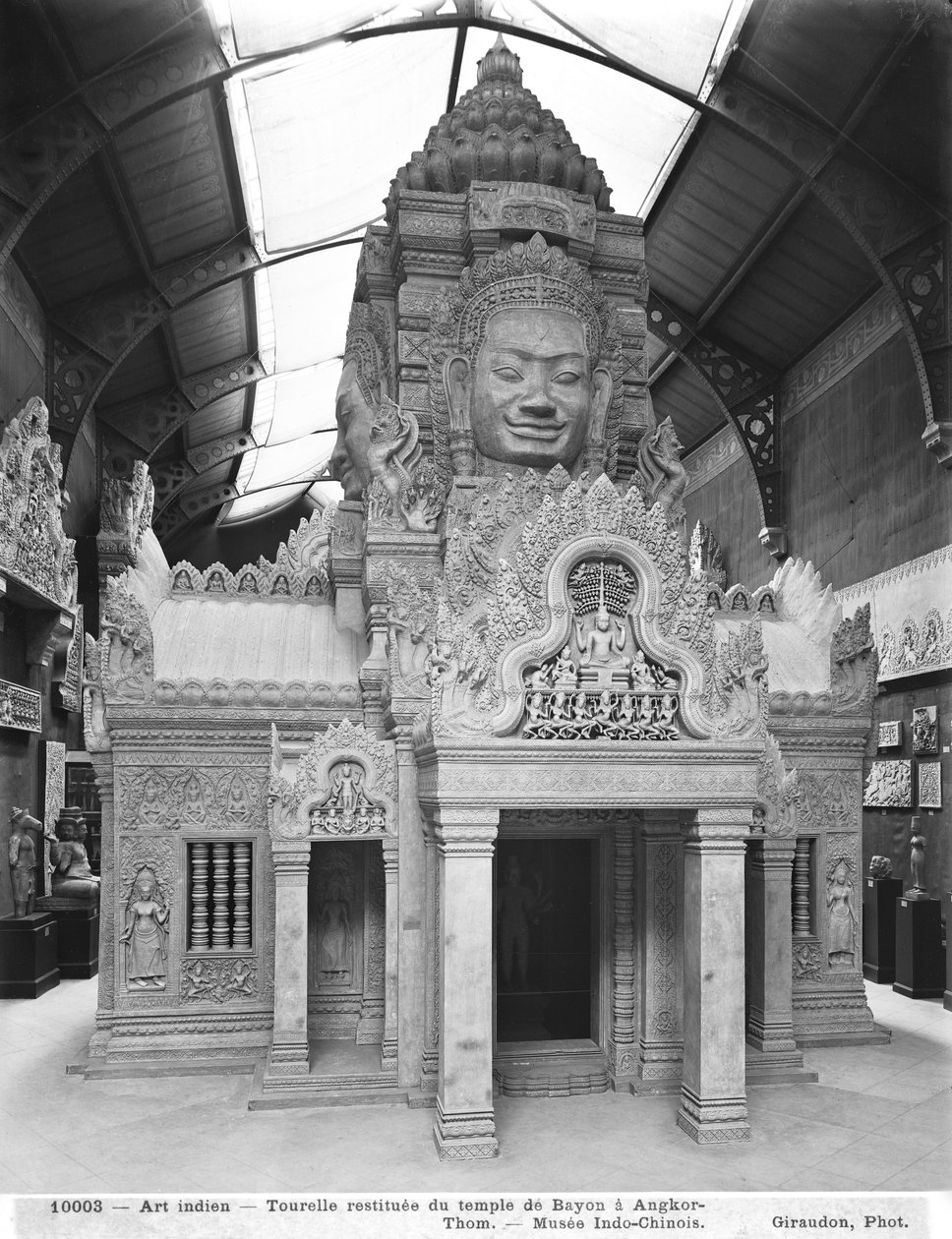 Felújított torony, Angkor Thom-i Bayon-templom, 1912 körül alkotó: French Photographer