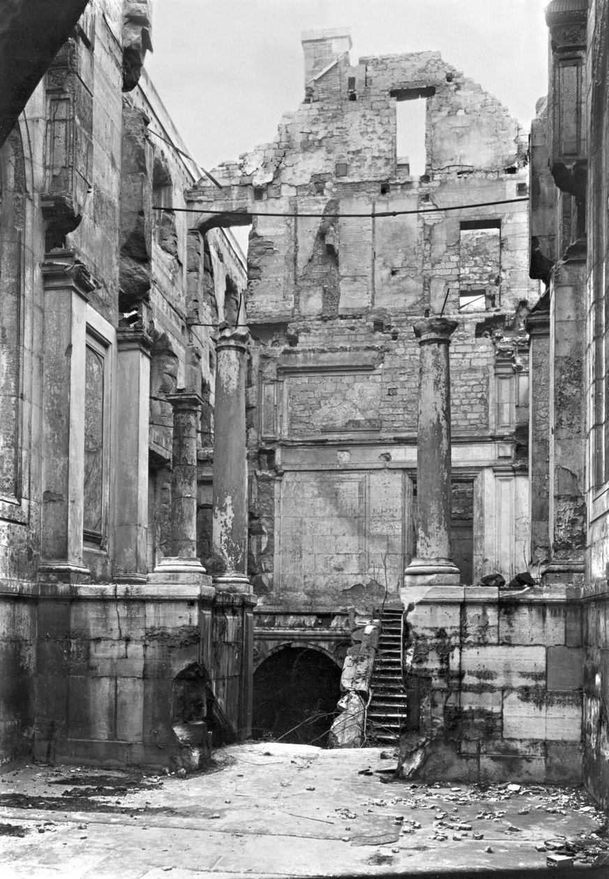 A Cour des Comptes romjai a párizsi kommün idején, 1871 alkotó: French Photographer