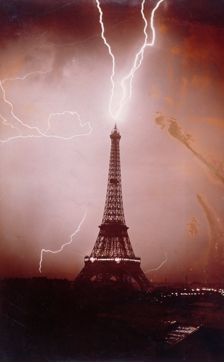 Vihar az Eiffel-torony felett, 1919. május 6 alkotó: French Photographer