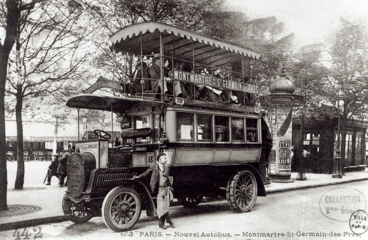 Az új autóbusz Párizsban. 1906 alkotó: French Photographer