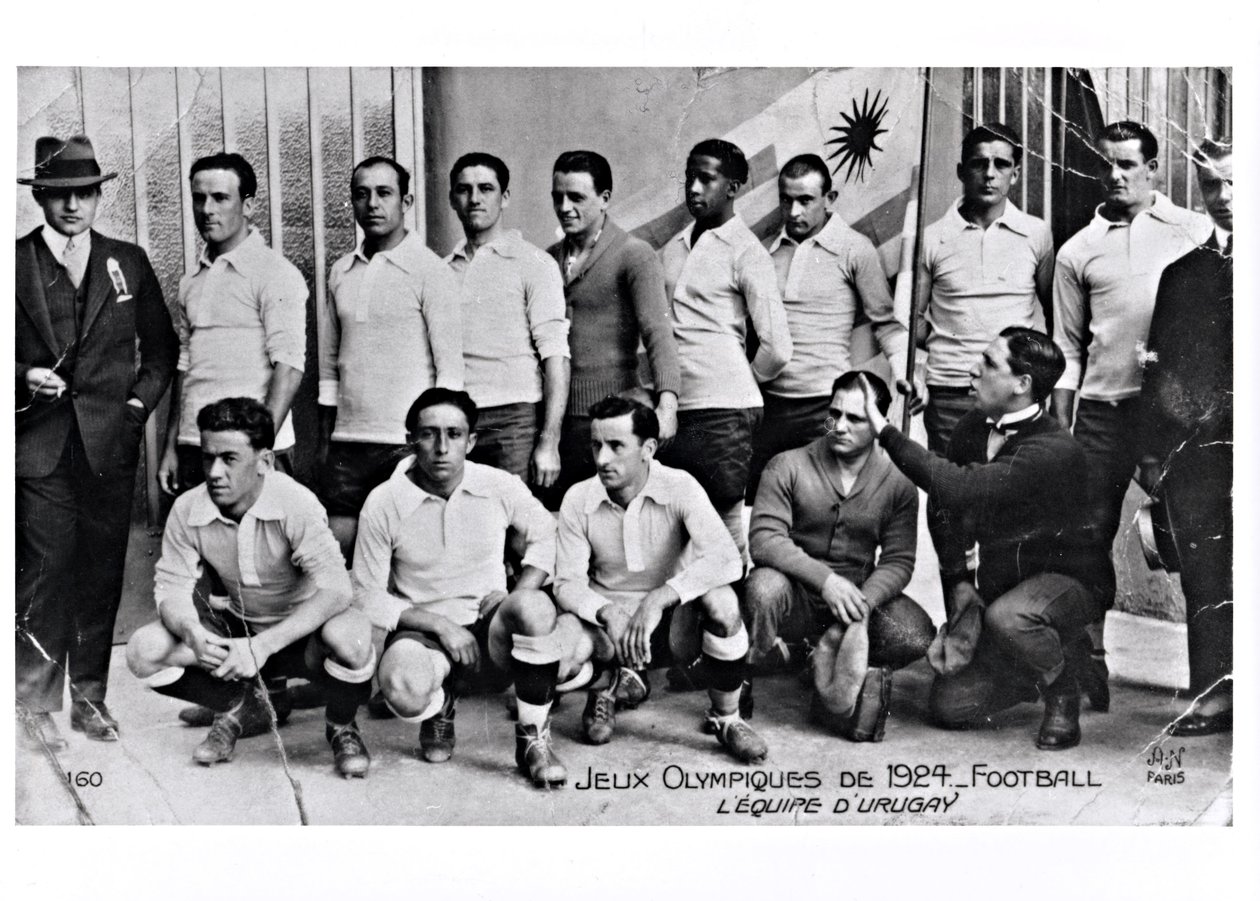 Az uruguayi labdarúgó-válogatott a párizsi olimpián, 1924 alkotó: French Photographer