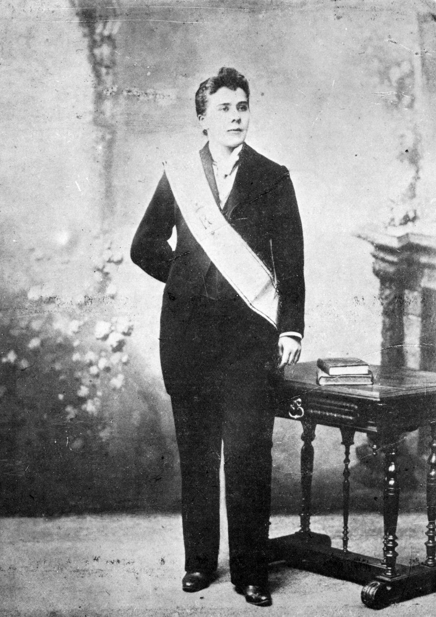 Az úgynevezett Diana Vaughan, a palladizmus felügyelőjének öltözve, 1895 körül alkotó: French Photographer
