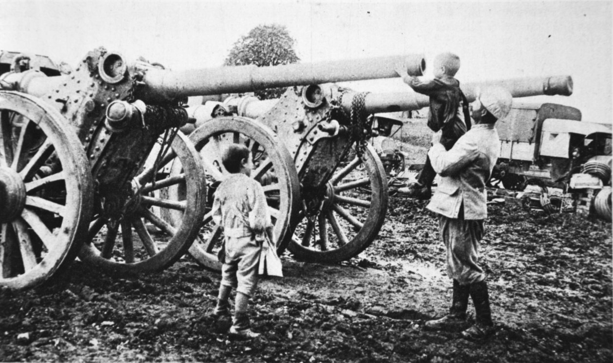 Fiatal Franciaország: a fiúk kíváncsisága, a The Illustrated War Newsból, 1916. augusztus 9. alkotó: French Photographer