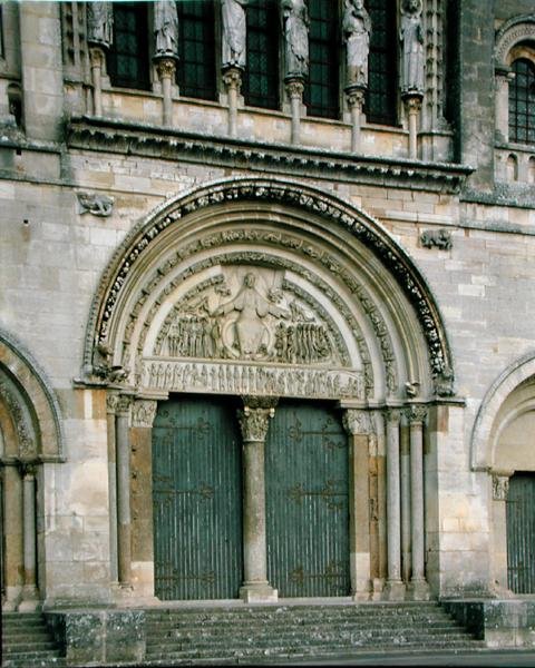 Az apátsági templom központi portálja, 1096-1106, Viollet-le-Duc rekonstruálta 1845-ben alkotó: French School