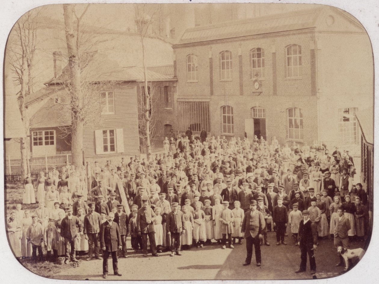 Gyári munkások (szépia fotó) alkotó: French School
