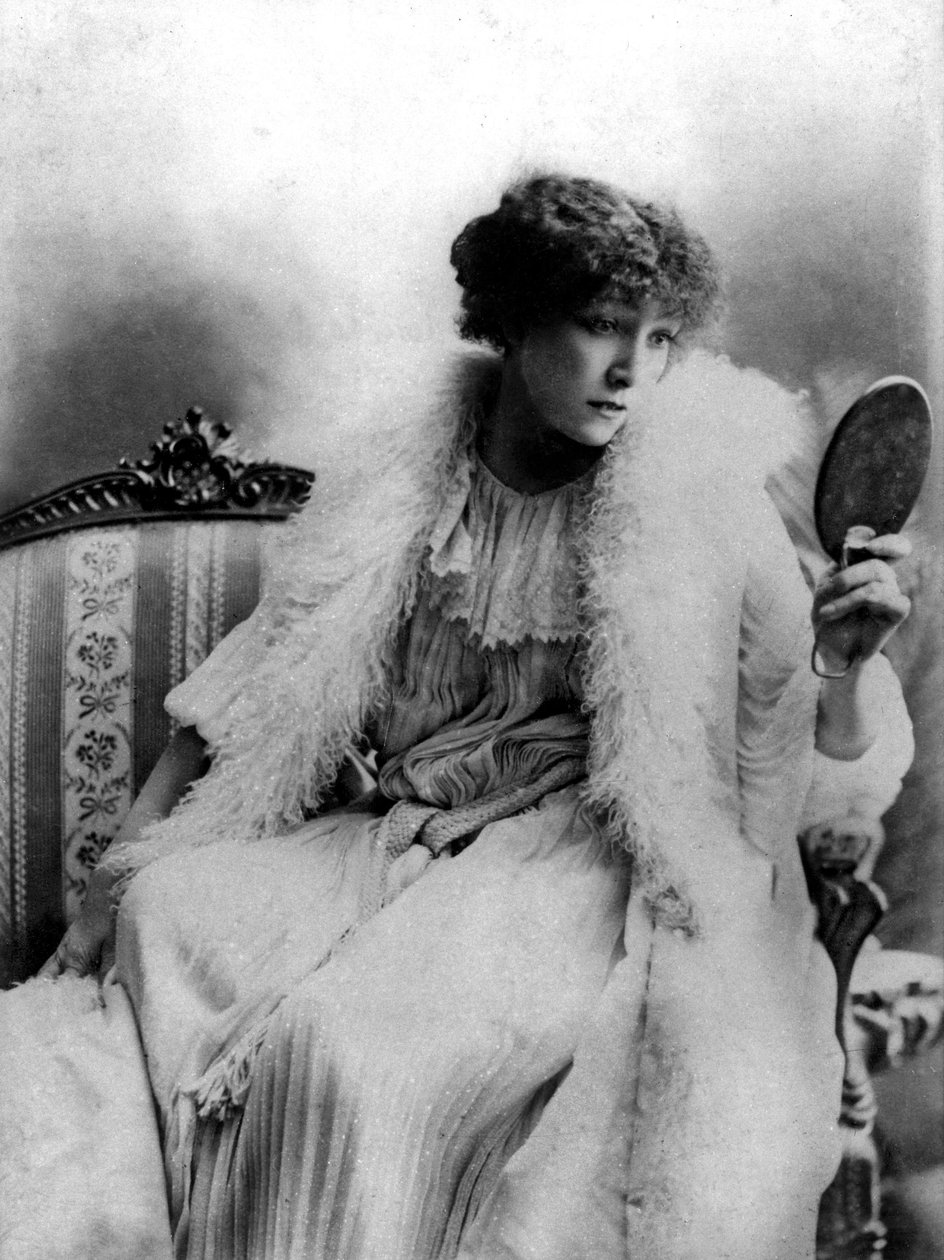 Sarah Bernhardt (1844-1923) színésznő Marguerite Gautier szerepében Alexandre Dumas 
