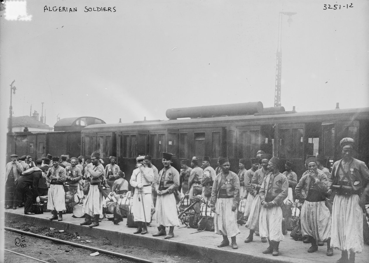 Algériai katonák, 1914-15 alkotó: French Photographer