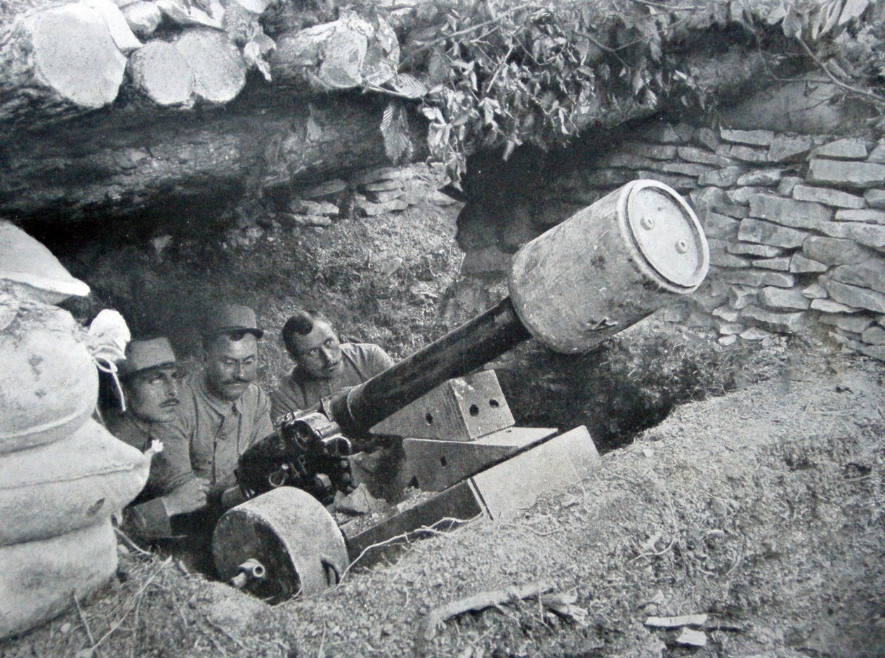 A taposóaknák kilövésére használt francia 48-as löveg, 1915 alkotó: French Photographer