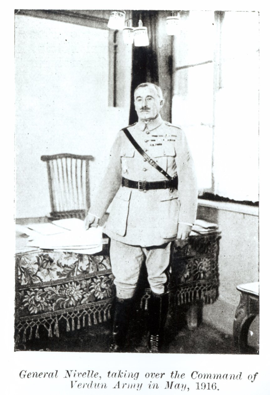 Robert Nivelle tábornok (1856-1924) átveszi a hadsereg parancsnokságát Verdunban, 1916. május (bw fotó) alkotó: French Photographer