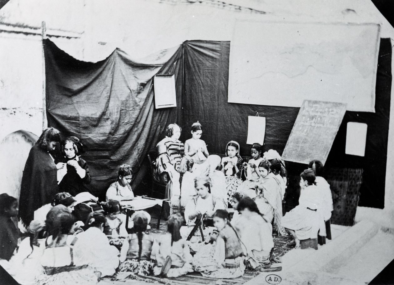 Leányiskola Algériában, 1860 alkotó: French Photographer