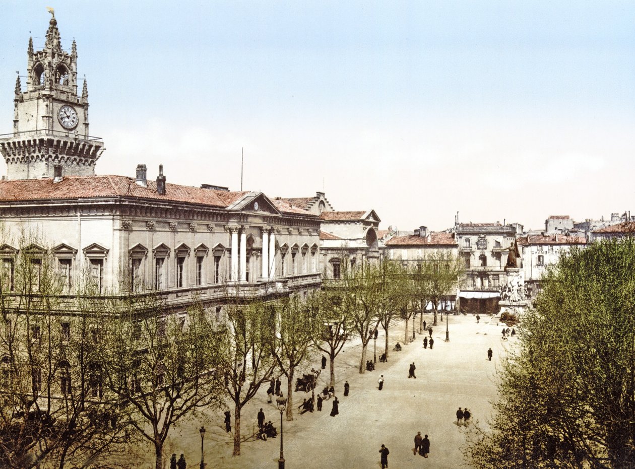 Az avignoni városháza és a Place de l