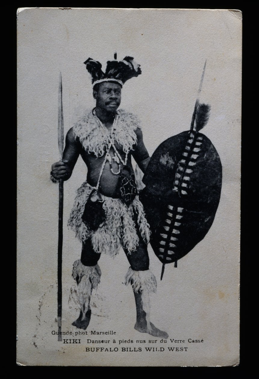 Kiki, táncos, aki mezítláb lépett fel törött üvegen, Buffalo Bill (William Frederick Cody alkotó: French Photographer