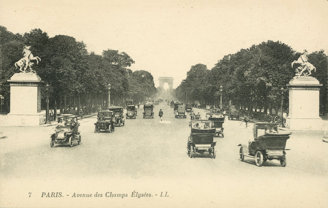 Párizs, Avenue des Champs Elysees (fekete-fehér fénykép) alkotó: French Photographer