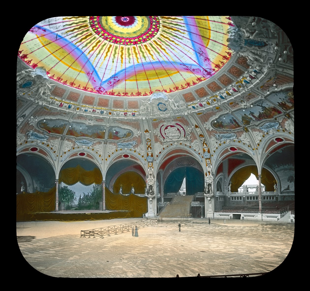 Párizsi kiállítás: Salle des Fetes, 1900 (lámpás csúszda) alkotó: French Photographer