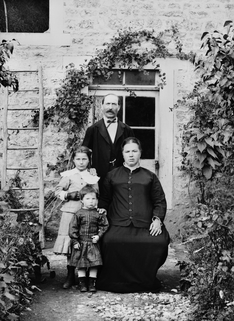 Portré egy családról Bourmont en Haute Marne környékén. Fényképészet a 19. század végén. Ducos kollekció. alkotó: French Photographer