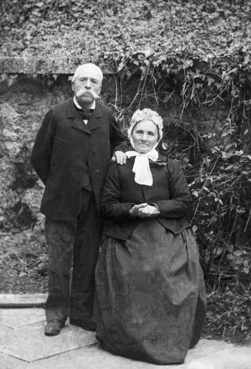 Egy korú házaspár portréja, a Haute Marne-i Bourmont környékéről. Fényképészet a 19. század végén. Ducos kollekció. alkotó: French Photographer