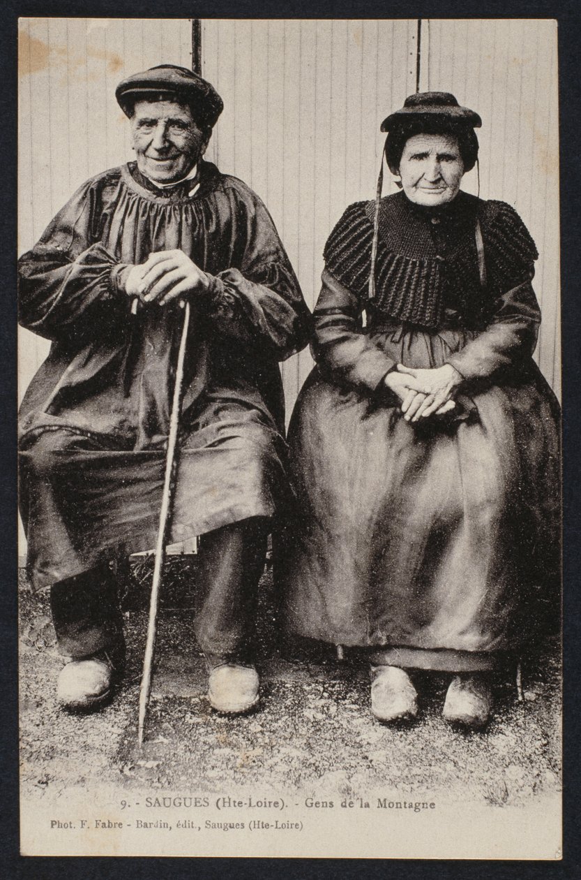 Képeslap hegyi embereket ábrázoló Saugues-ban, Haute-Loire-ban, 1900 körül alkotó: French Photographer