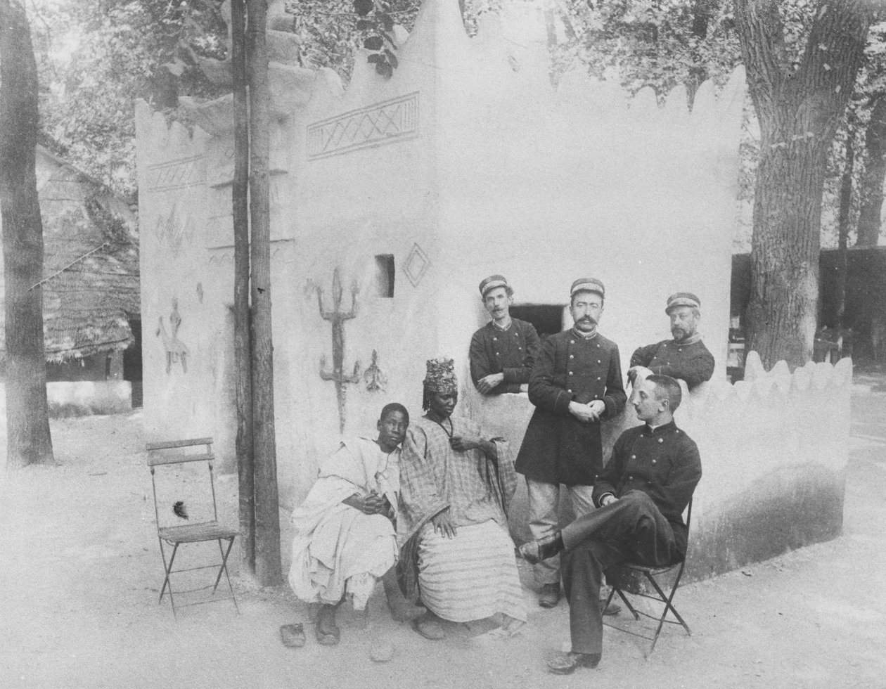 Szenegáli falu a párizsi Universelle kiállításon, 1889 alkotó: French Photographer