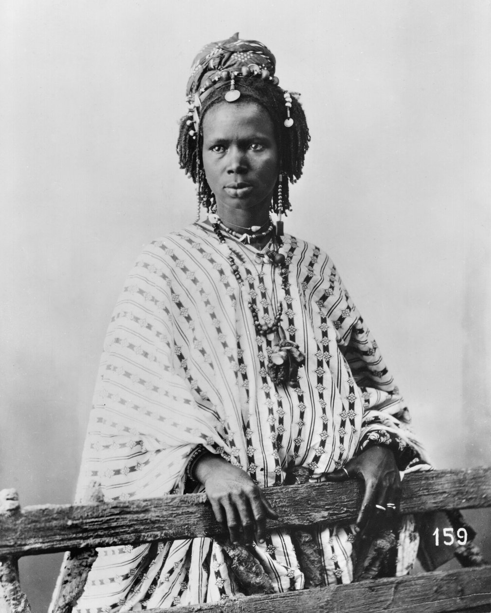 Szenegáli nő, 1900 körül (bw fotó) alkotó: French Photographer