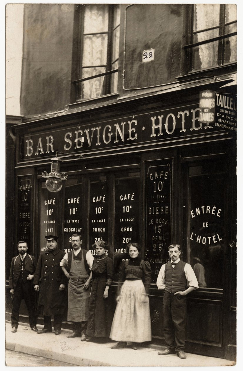 Az M. Vaissade által vezetett bor- és szállodabérleti díj, rue de Sevigne 22, Párizs. XX. század eleji képeslap. alkotó: French Photographer