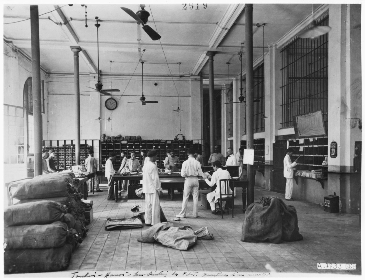 A hanoi posta, 1920 körül alkotó: French Photographer