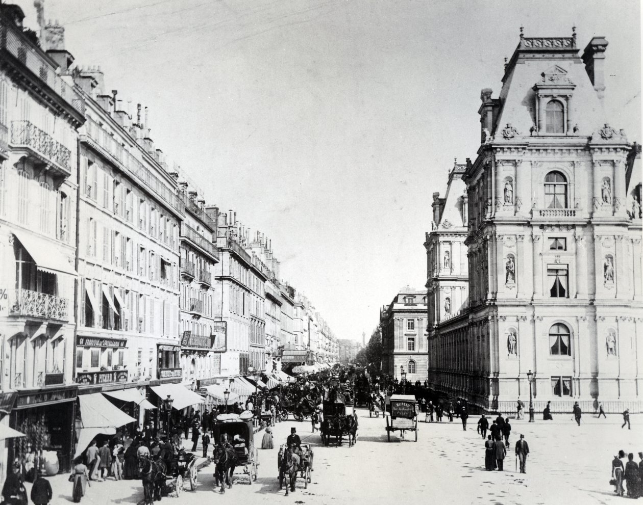 A rue de Rivoli és az új Hotel de Ville, 1882 körül alkotó: French Photographer