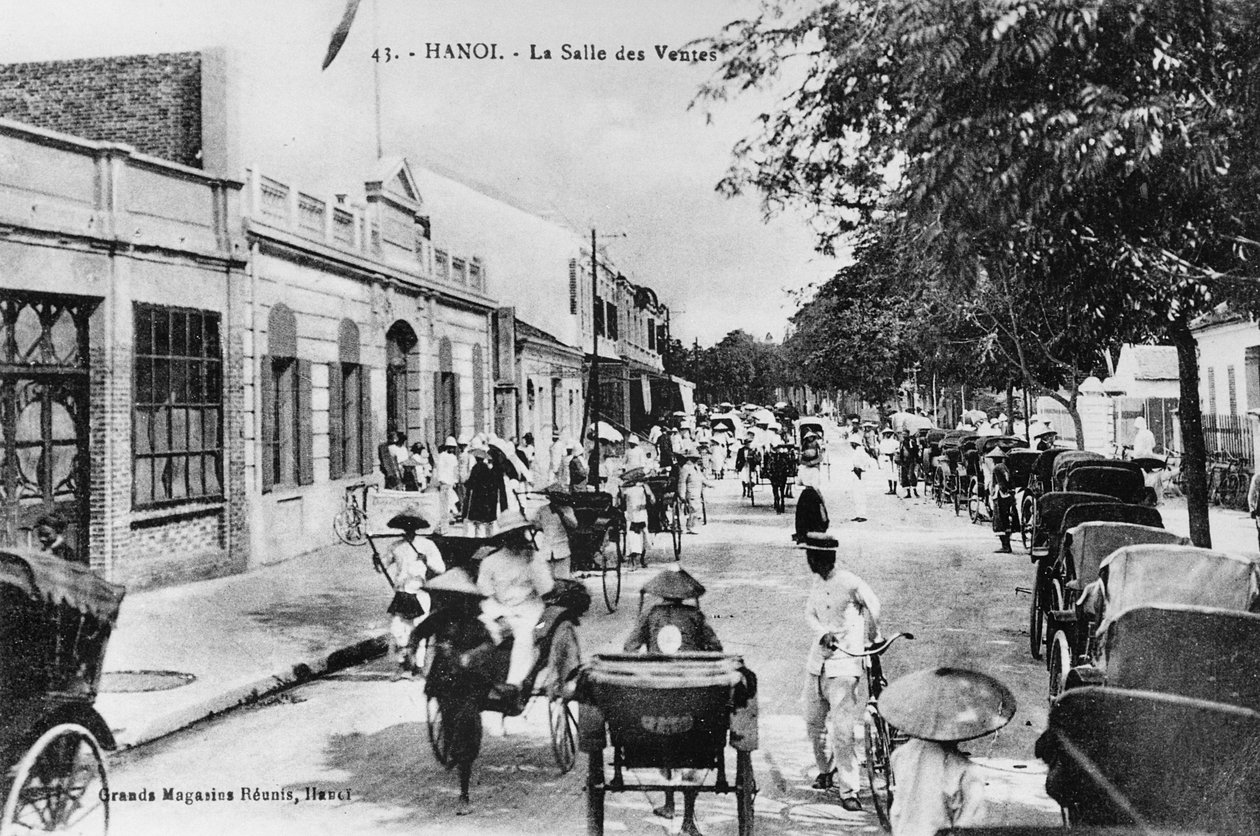 Az eladóterem Hanoiban, 1920 körül alkotó: French Photographer