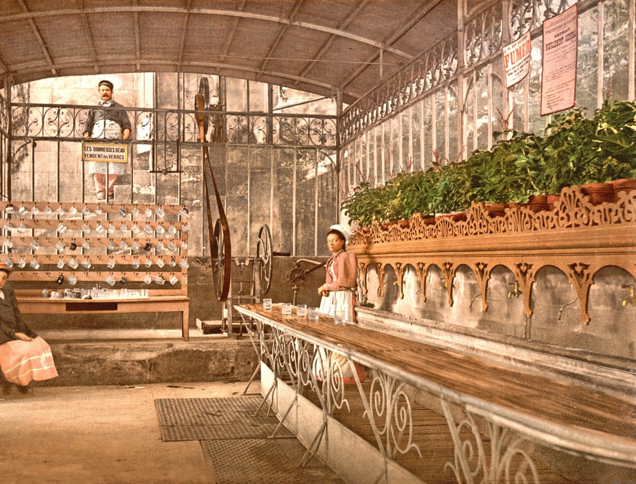 Vichy-forrásvizet pohárral árulnak a Celestine-forrásnál, 1890-1900 alkotó: French Photographer