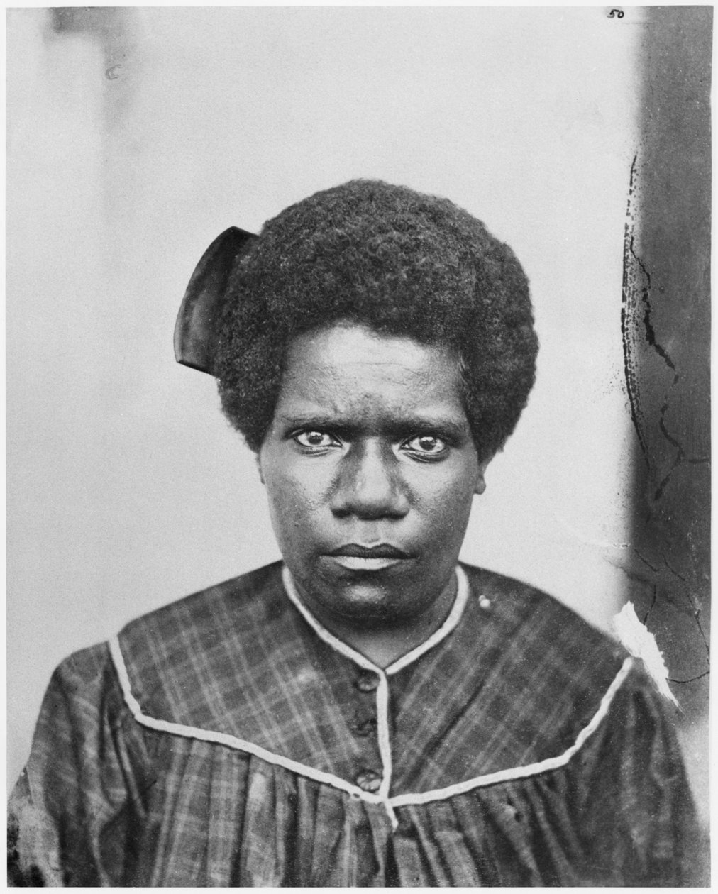 Nő az új-kaledóniai Houailou törzsből, 1870 alkotó: French Photographer
