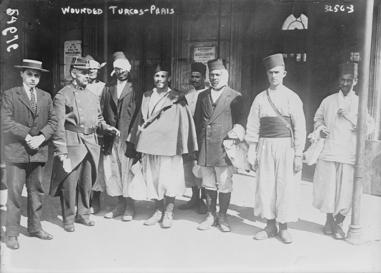 Megsebesült Turcos Párizsban, 1914 alkotó: French Photographer
