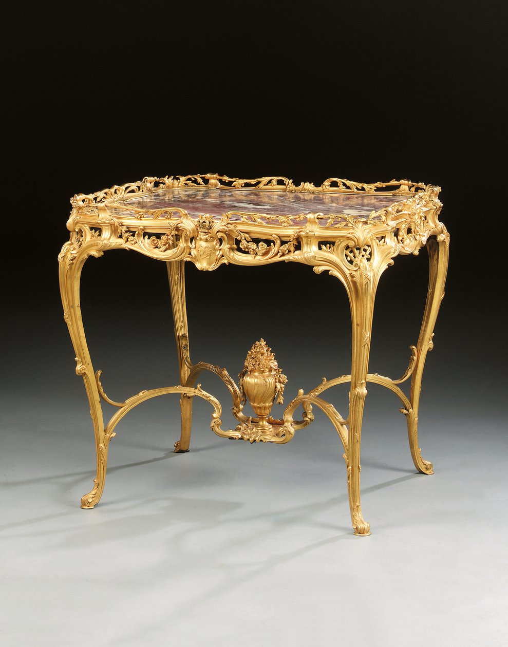 Napoleon III középső asztal, Maison Millet, Párizs, 1860 körül (aranyozott bronz és fa) alkotó: French School
