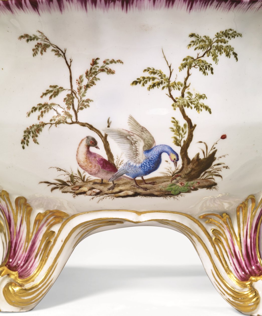 Vincennes-i kétfogantyús kör alakú étkészlet, fedél és állvány, 1750 körüli (porcelán) alkotó: French School