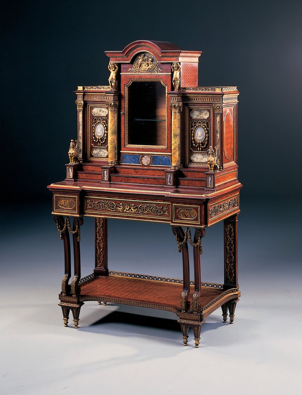Bureau de dame, Maison Millet, 1880 körül (ormolu és féldrágakövek dióra és mahagónira erősítve) (362850) alkotó: French School