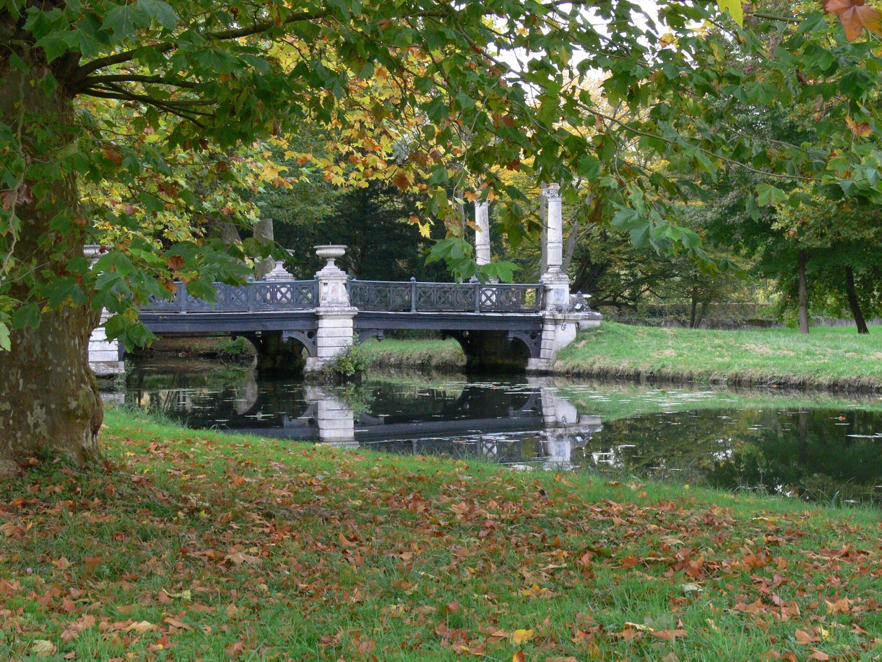 Kilátás az English Gardens hídjára, a Le Pont des Grandes Homms-ra alkotó: French School
