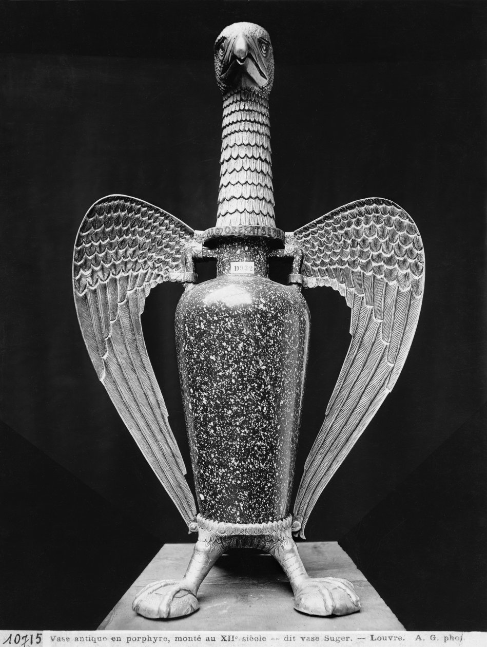 Antik váza, amelyet liturgikus kancsóvá alakítottak át egy 12. századi aranyhegyen, „Váza Suger” néven (lásd még: 98050-52, 238331) (porfír arany verettel) (f/w fotó) alkotó: French School