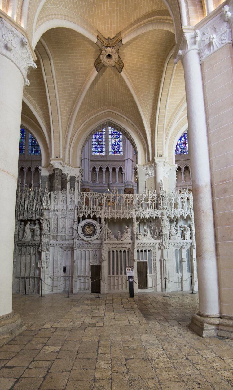 A kórusban található chartres székesegyház csillagászati órája alkotó: French School